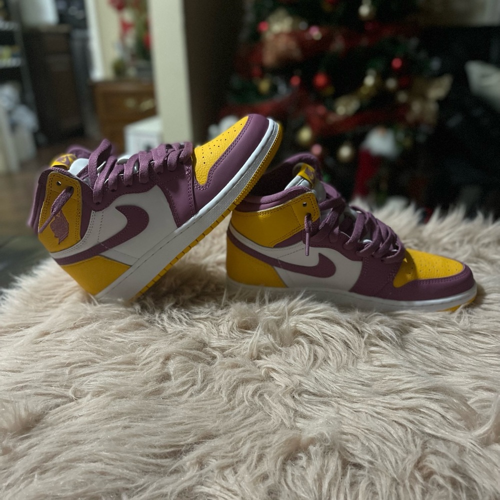 Brand new authentic air jordan 1 retro high OG